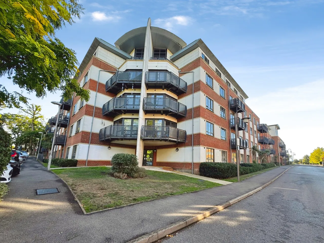 2 bed flat to rent, Kestrel Road, Farnborough, GU14