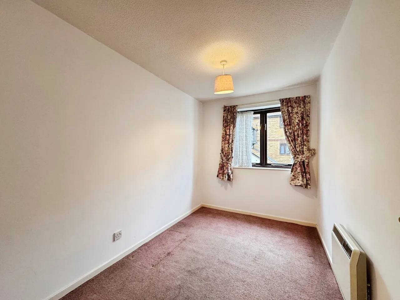 Magpie Close, Chaffinch Court, NW9, photo 4