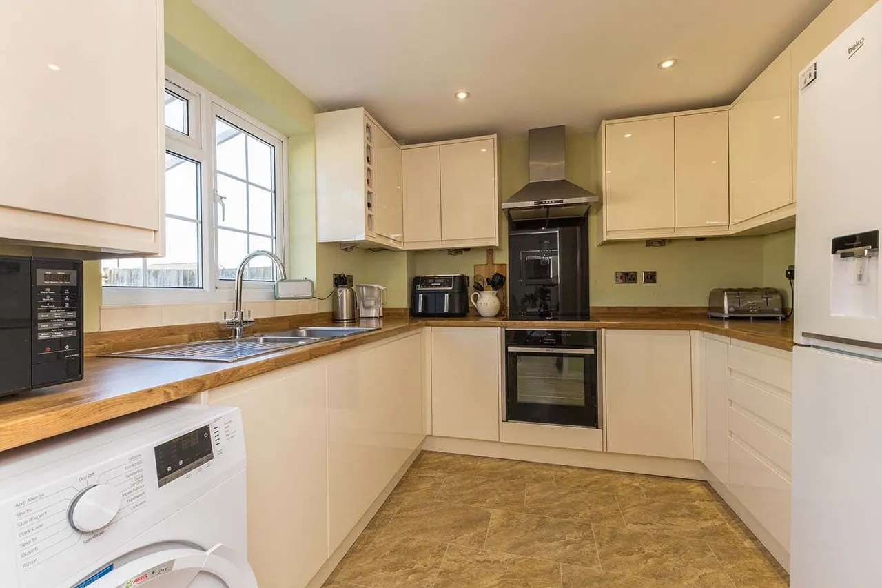 Mallow Park, Cranbrook Drive, Maidenhead, Berkshire SL6, photo 8