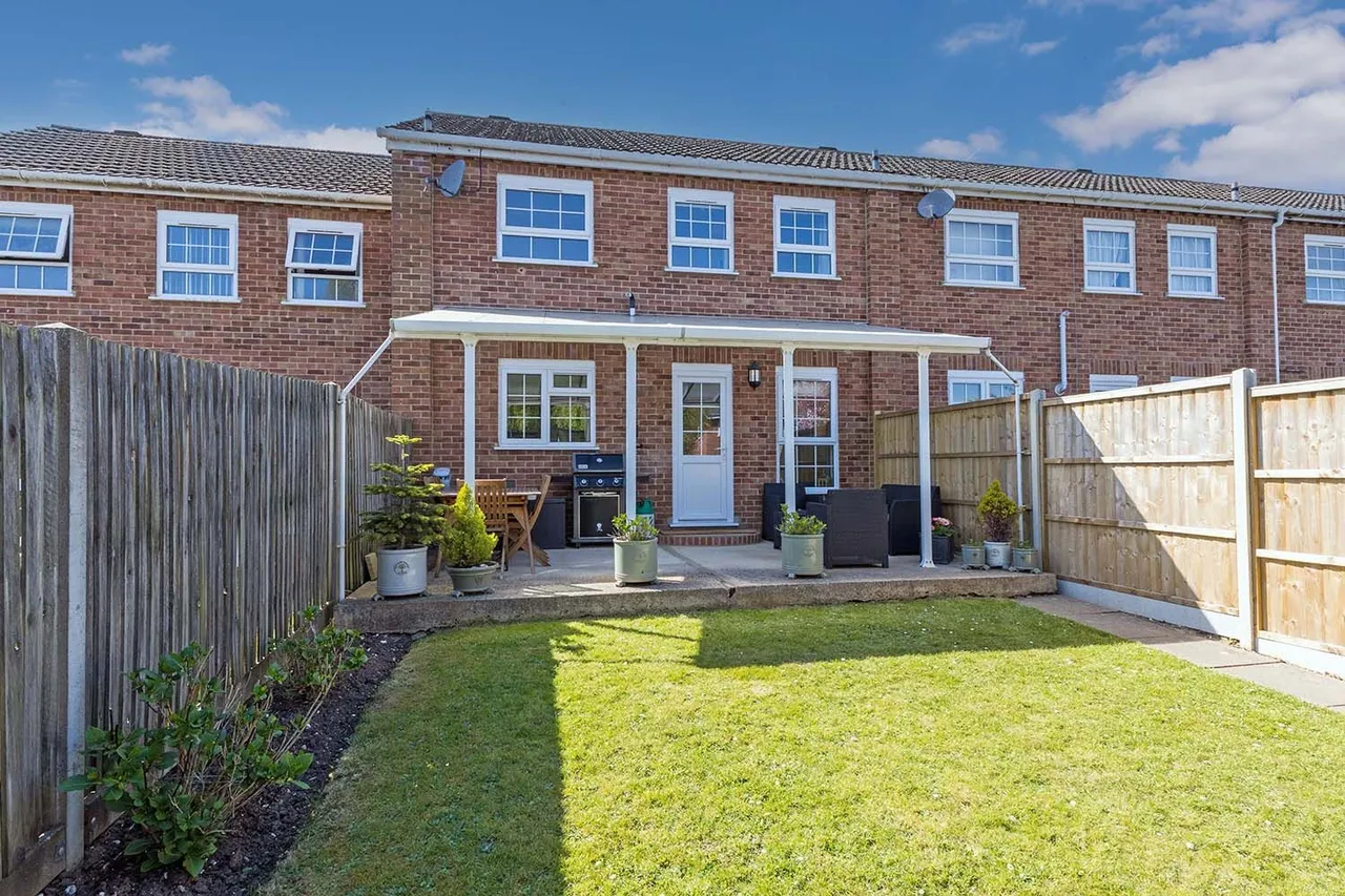 3 bed house for sale — Mallow Park, Cranbrook Drive, Maidenhead, Berkshire SL6