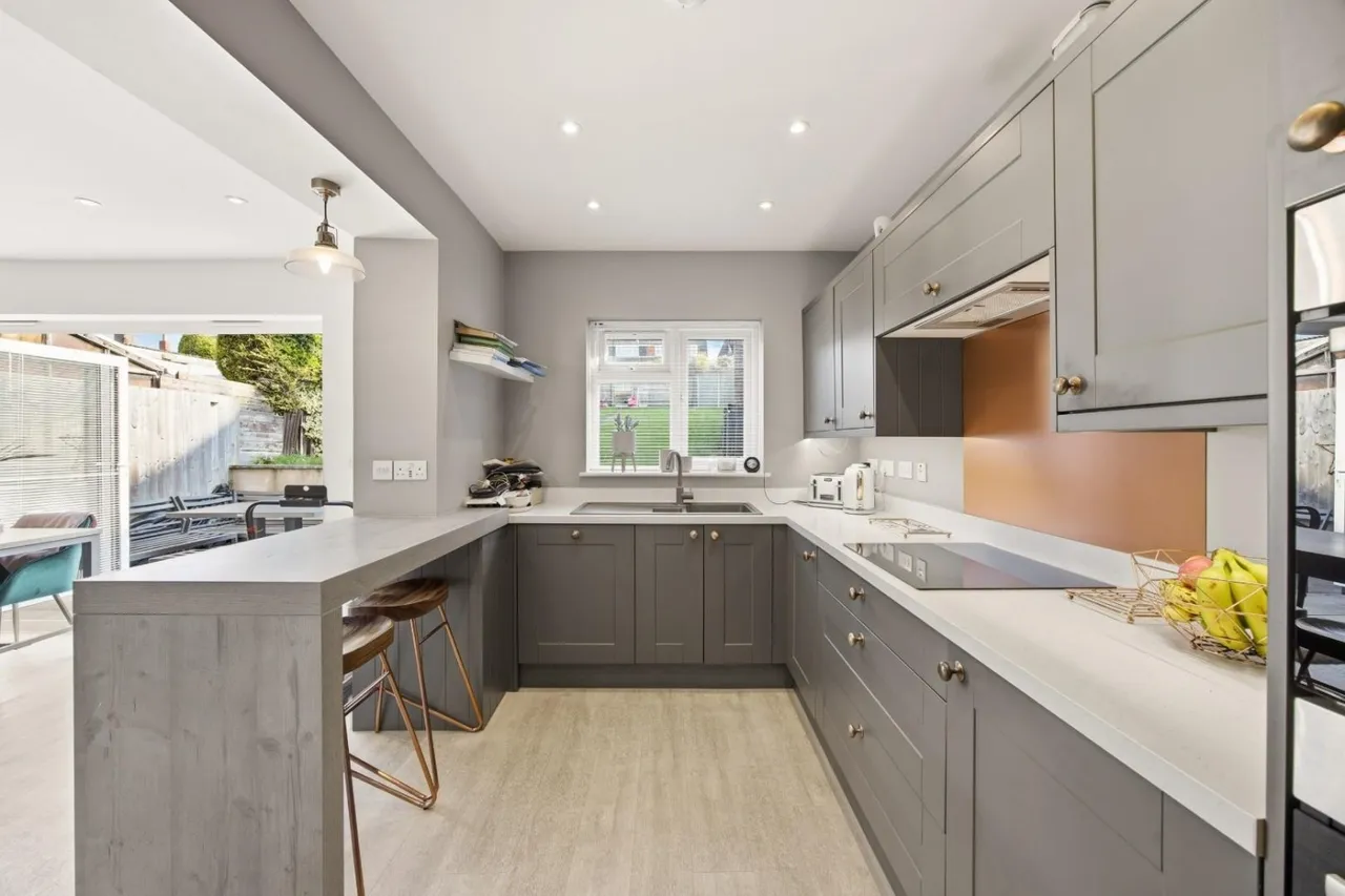 3 bed house for sale — Hengrove Lane, Bristol