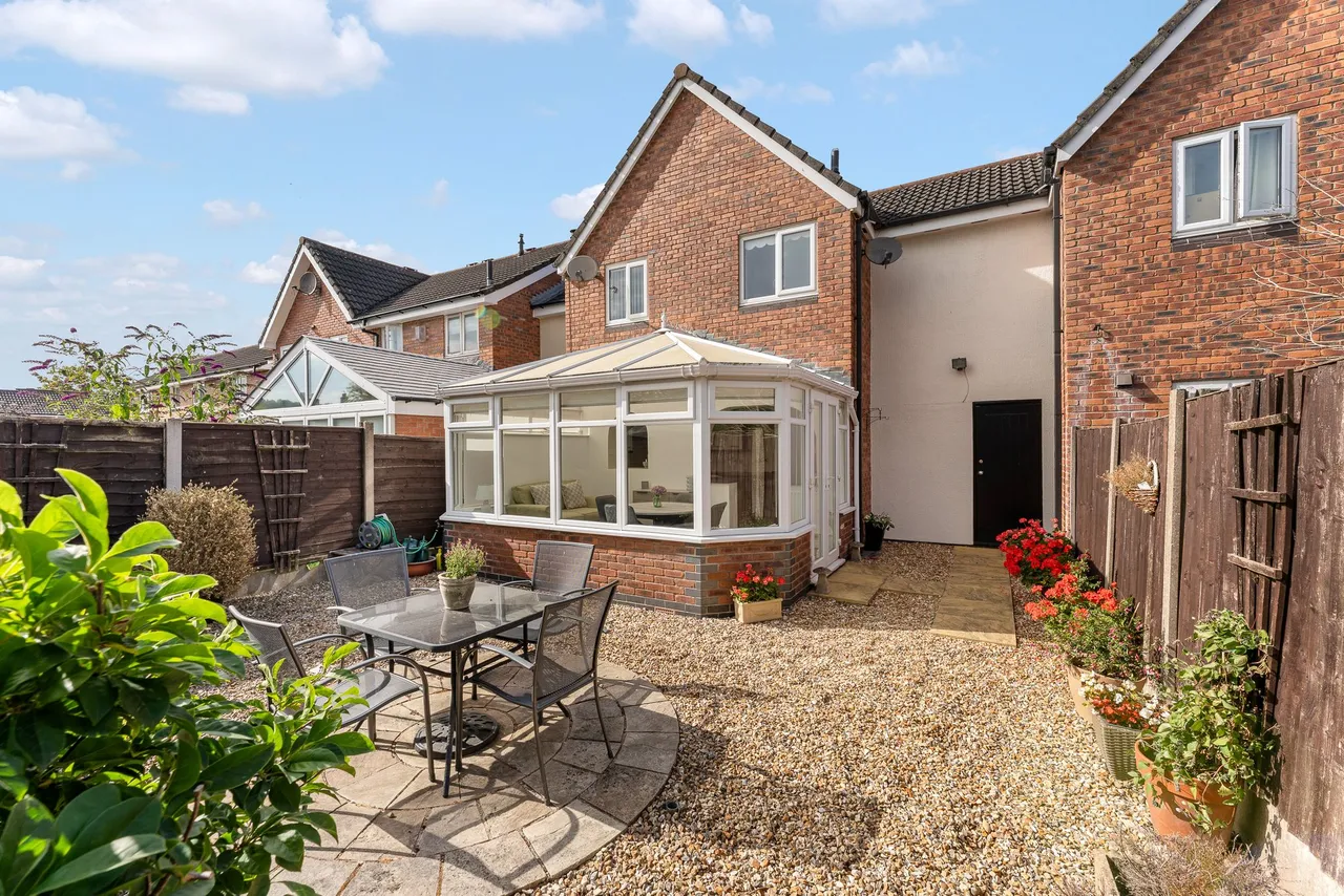 Abbey Close, Croft, Warrington, WA3 7EQ, photo 4