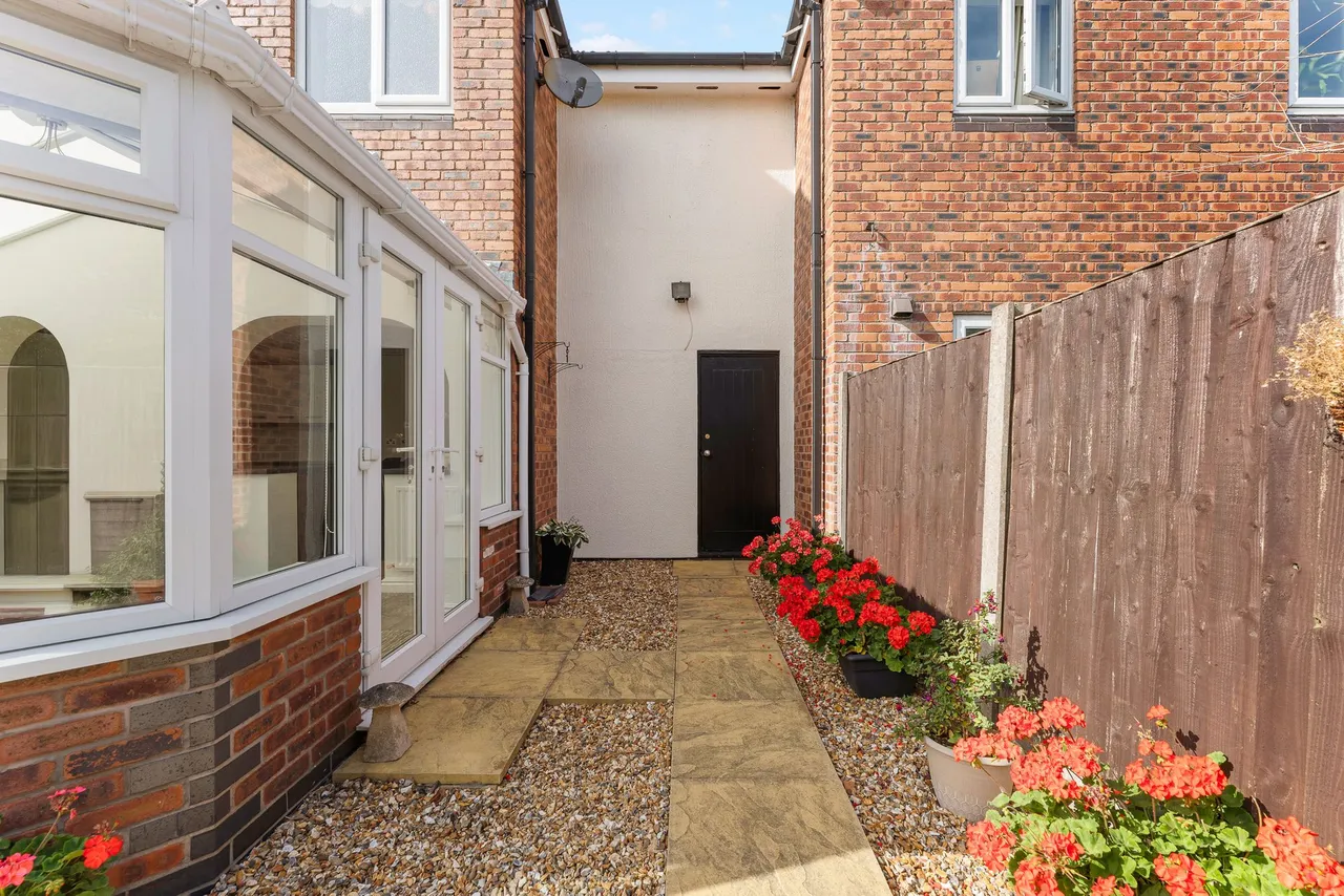 Abbey Close, Croft, Warrington, WA3 7EQ, photo 28