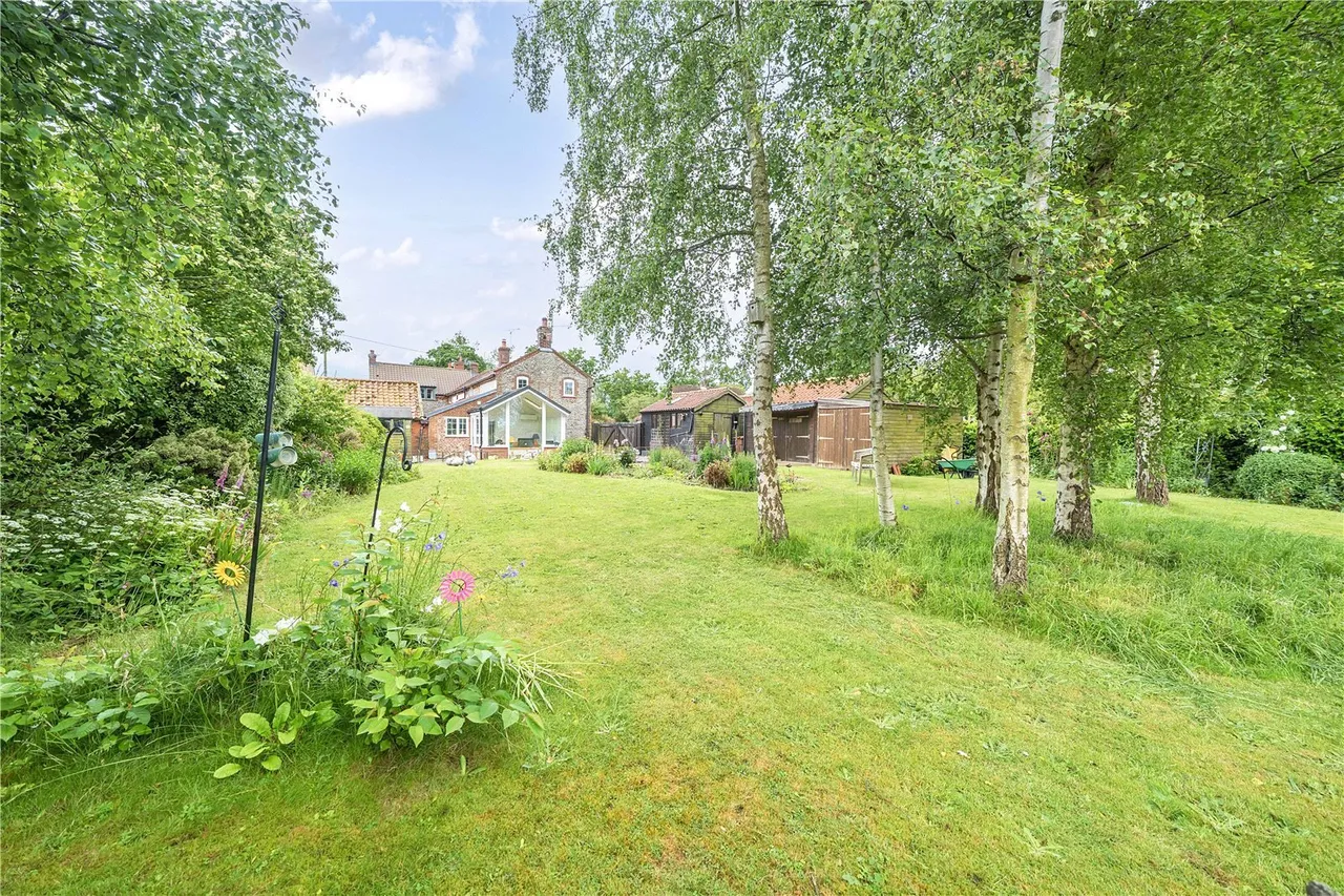 2 bed property for sale, Wells Road, Hindringham, NR21