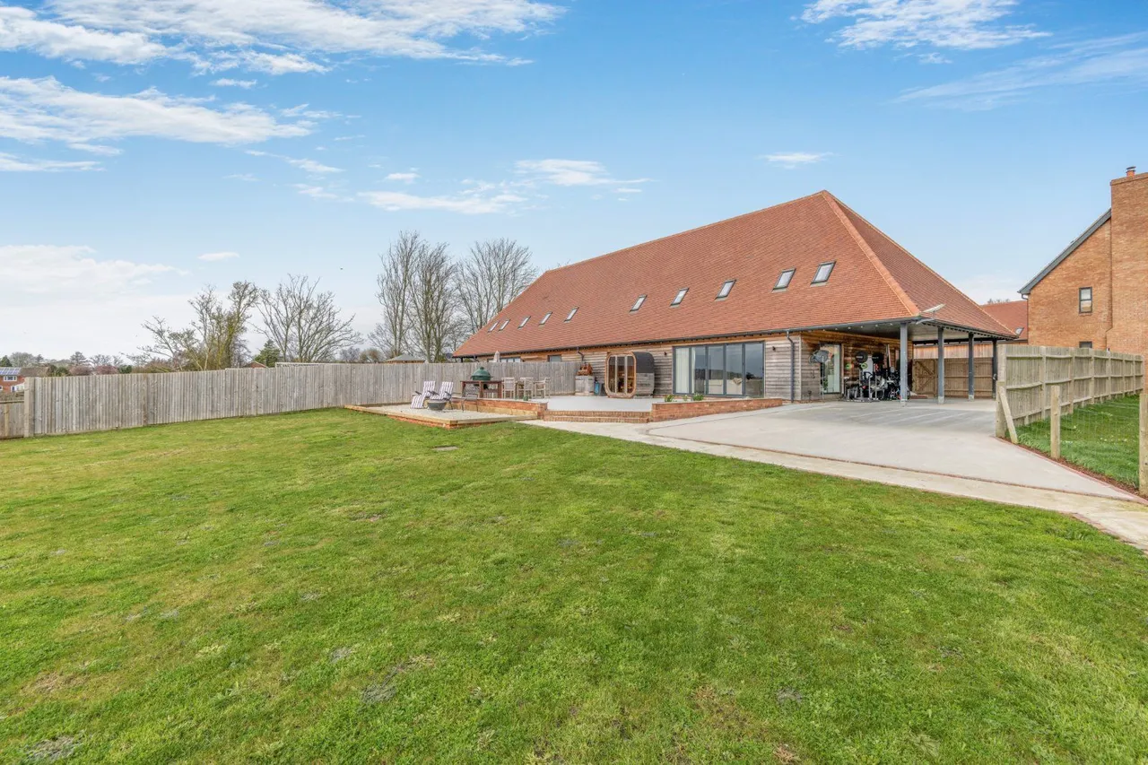 Bower Farm, Bower Road, Mersham, Kent, TN25 6NW, photo 3