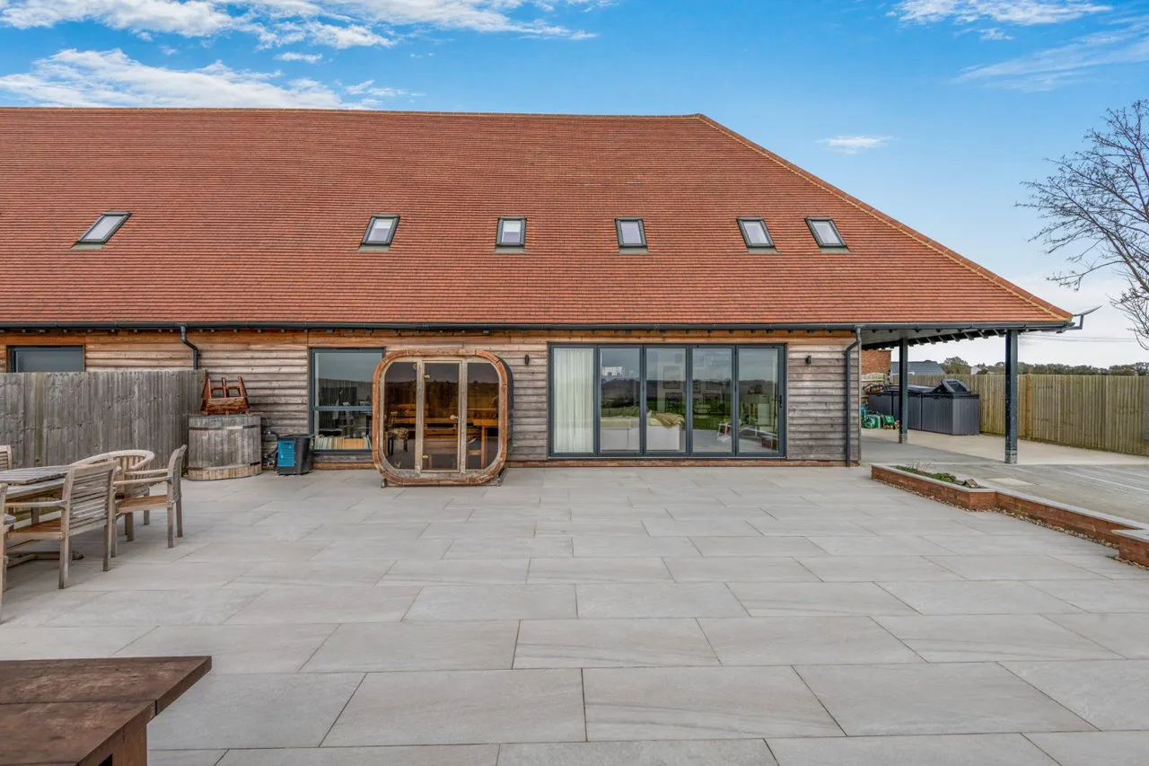 Bower Farm, Bower Road, Mersham, Kent, TN25 6NW, photo 12