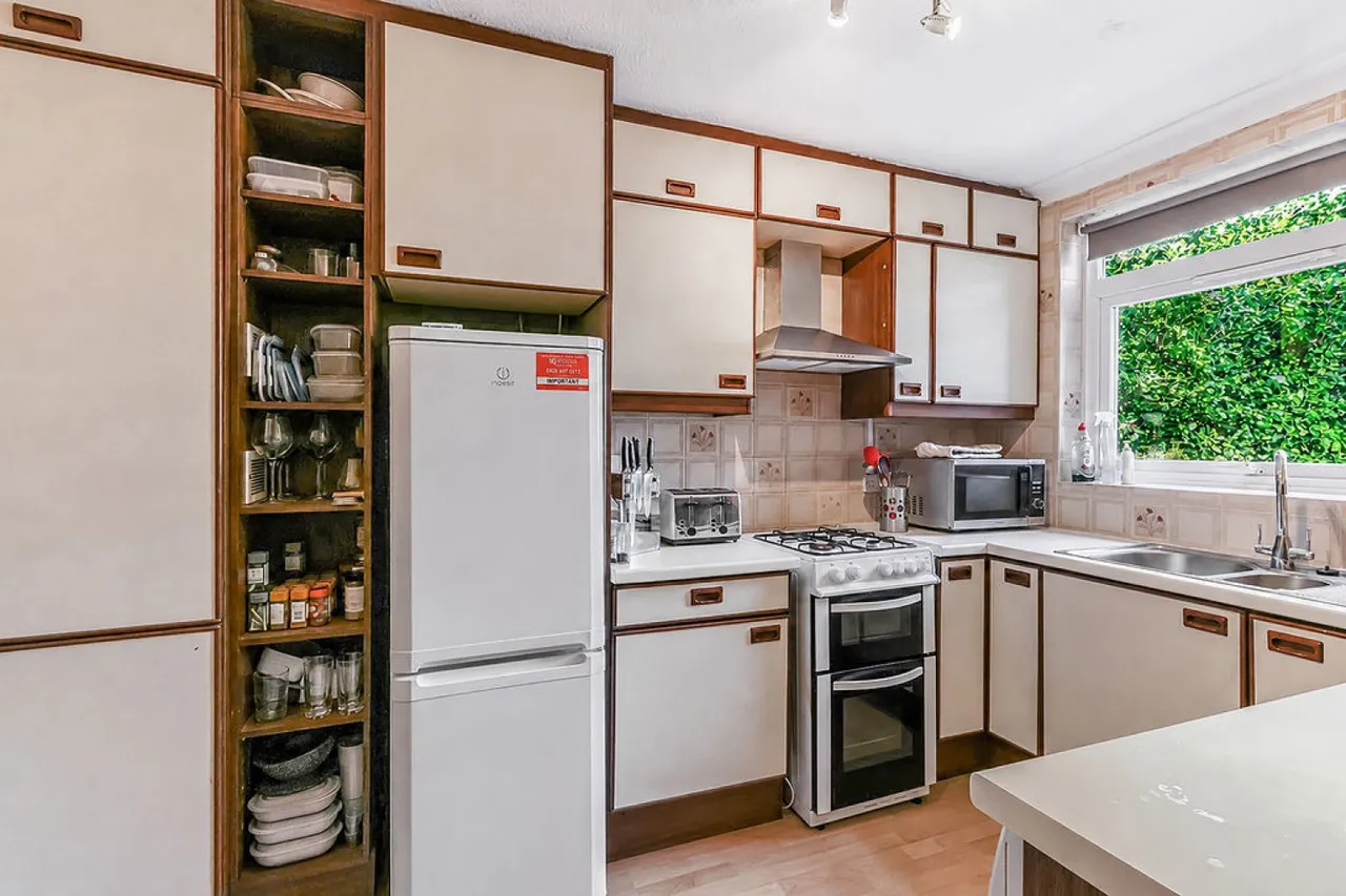 Branksome Wood Road, Bournemouth, photo 5