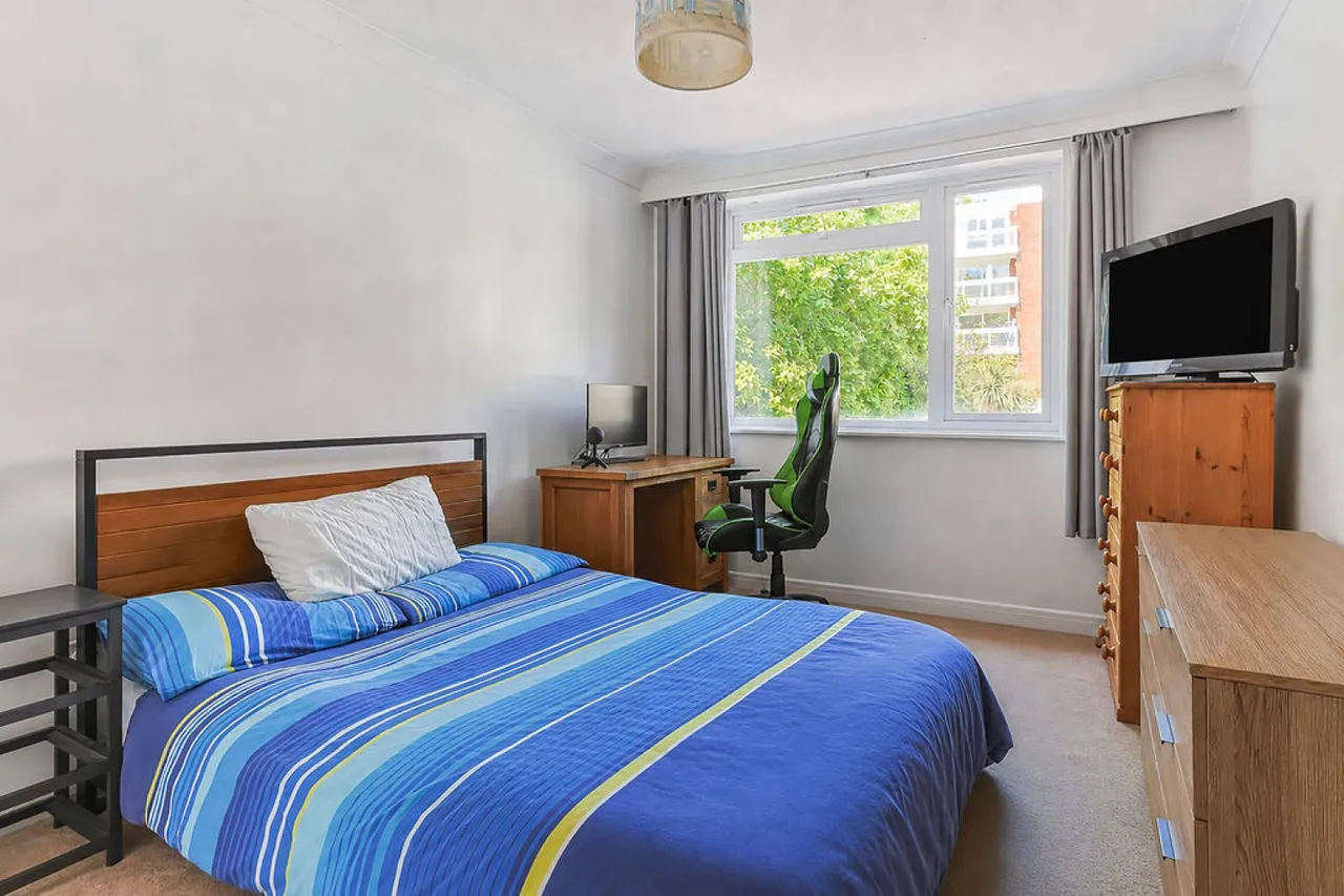 Branksome Wood Road, Bournemouth, photo 12