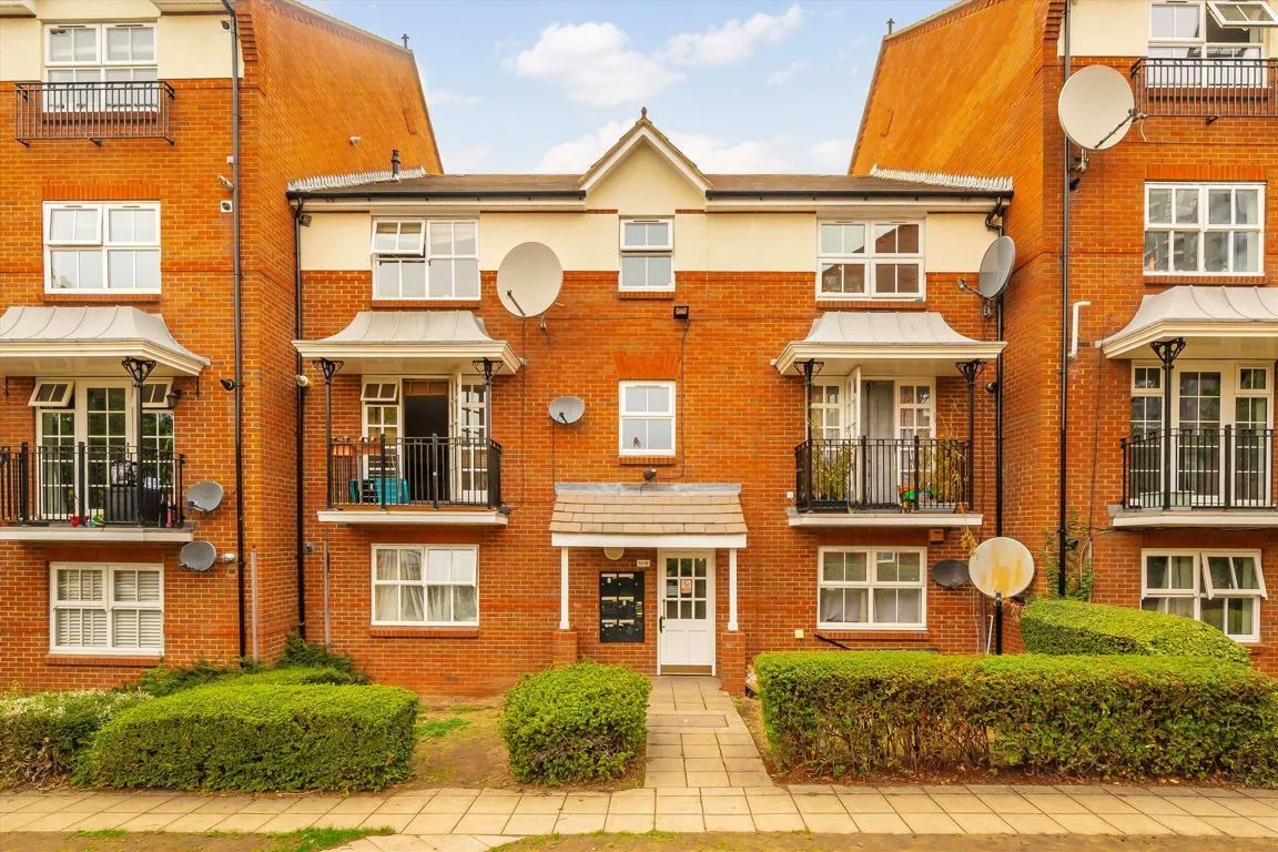 2 bed property for sale, Shaftesbury Gardens, NW10