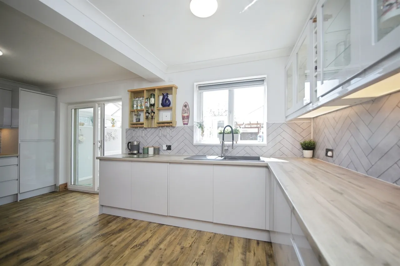 4 bed house for sale — Blackdown Road, Taunton