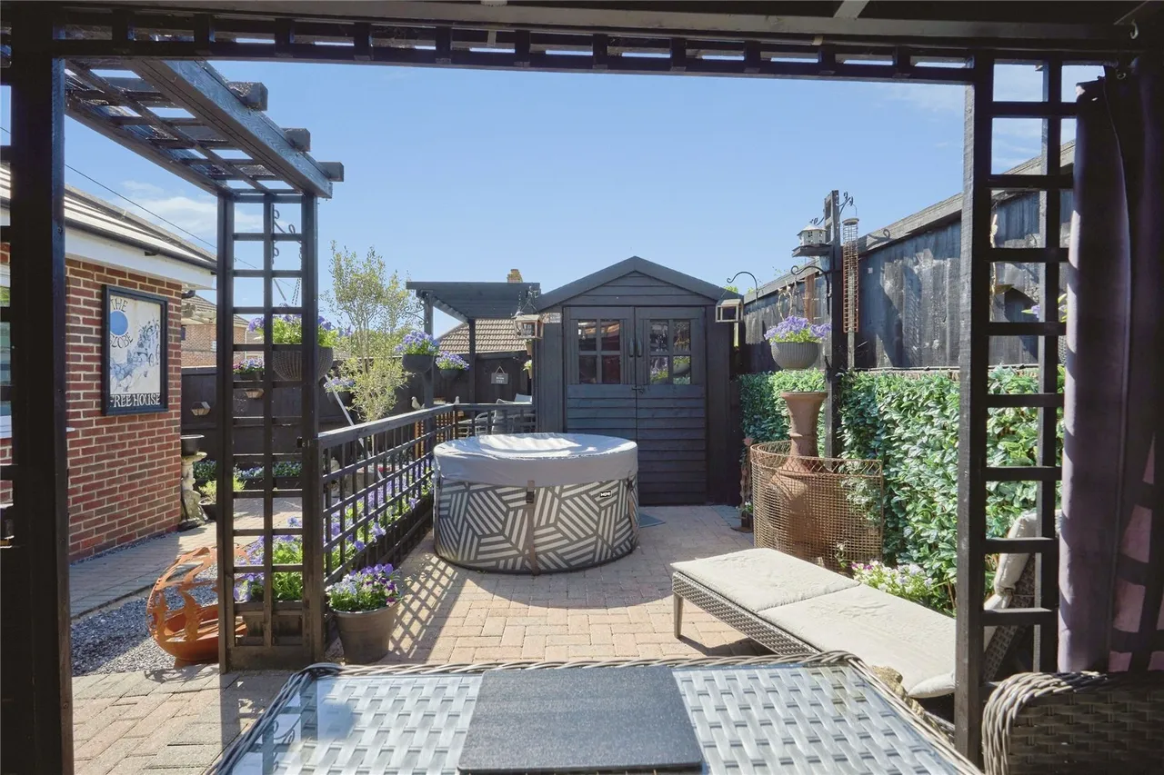 Robin Hood Street, Newport, PO30, photo 6
