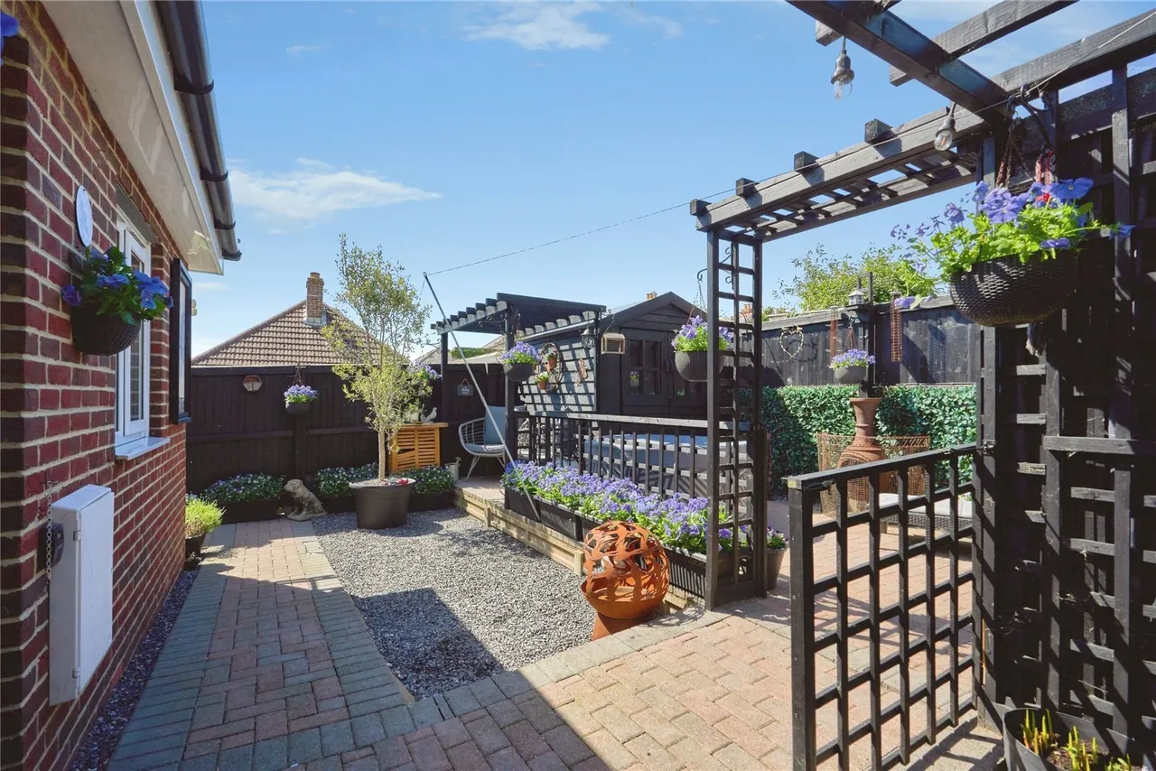 Robin Hood Street, Newport, PO30, photo 2