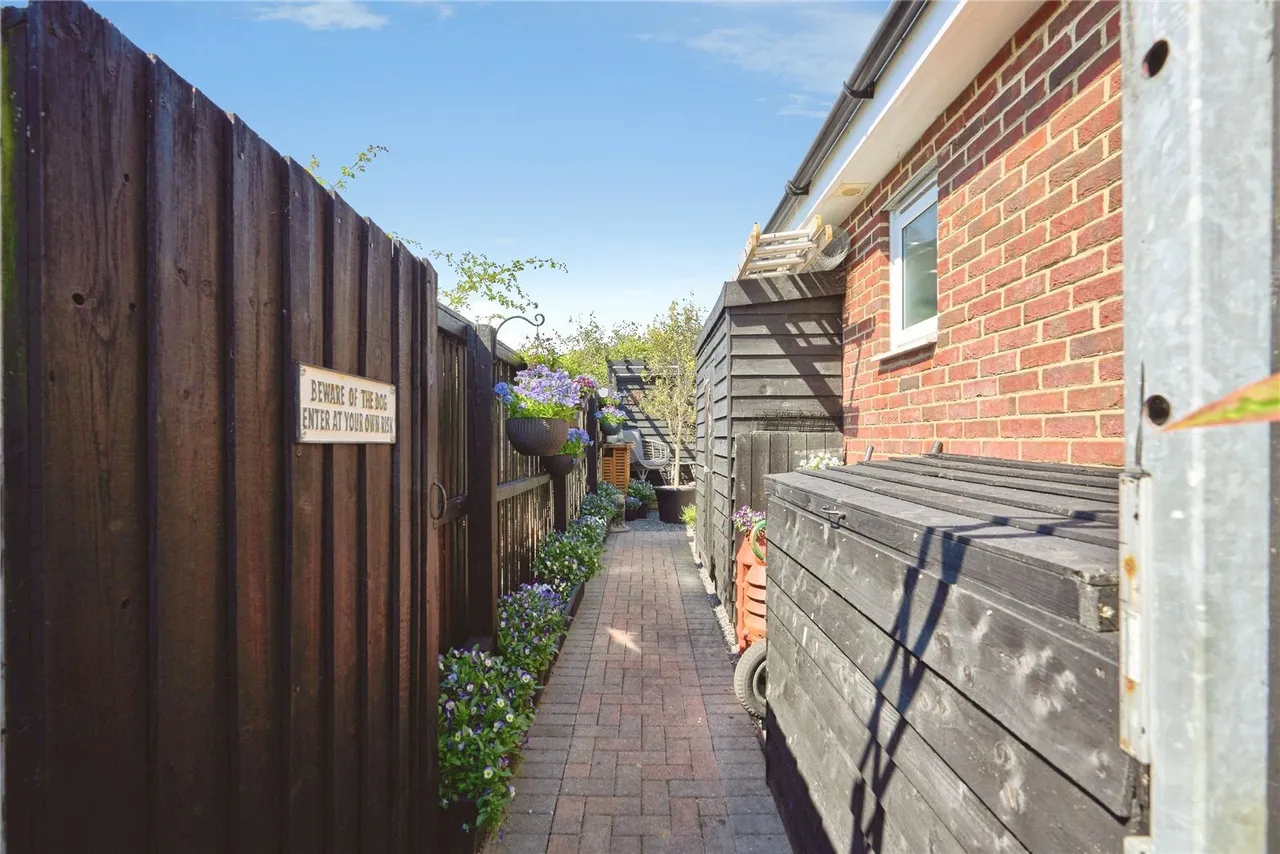 Robin Hood Street, Newport, PO30, photo 7