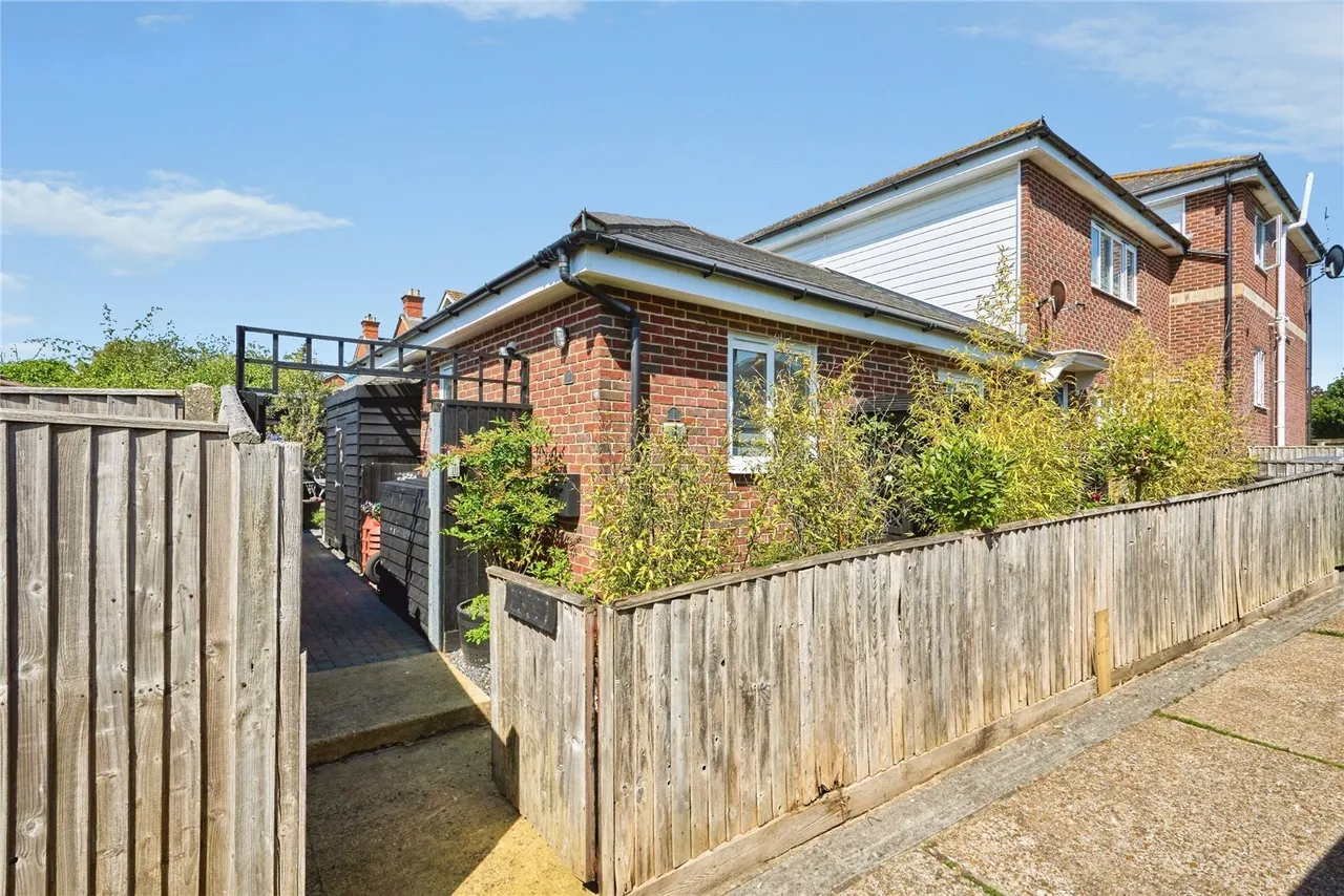 Robin Hood Street, Newport, PO30, photo 3