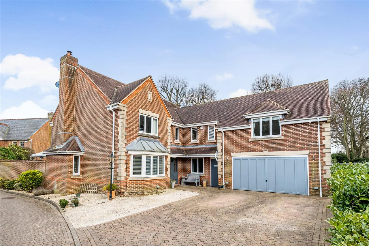 5 bed house for sale — The Cedars, Fareham