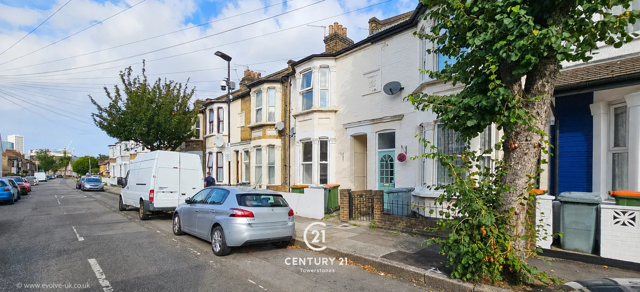 2 bed property for sale, Keogh Road, London, E15
