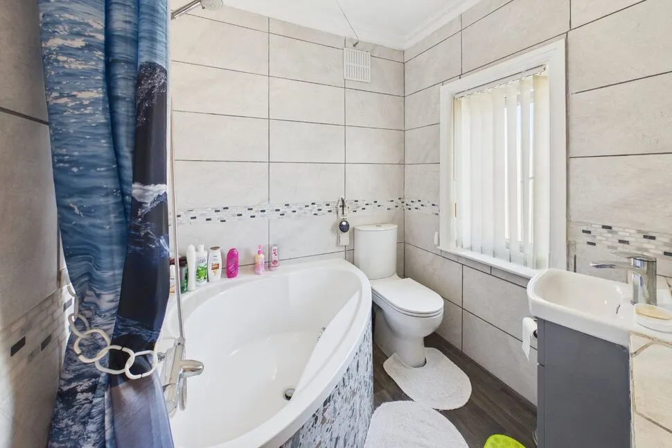 Broadway, Leeds, West Yorkshire, LS15, photo 11