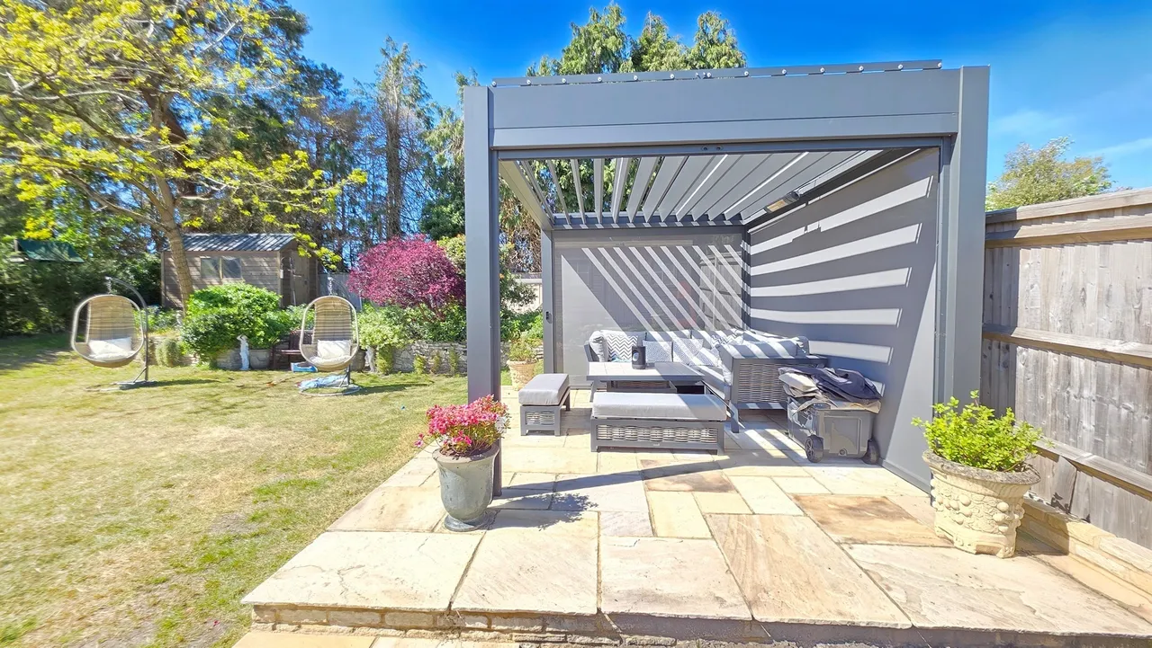 Sondes Place Drive, Dorking, RH4, photo 3