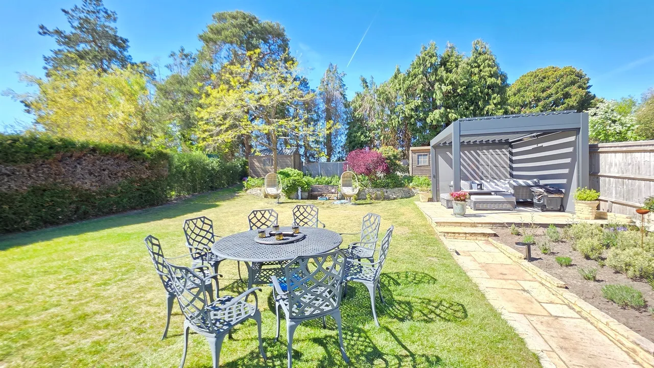 Sondes Place Drive, Dorking, RH4, photo 2