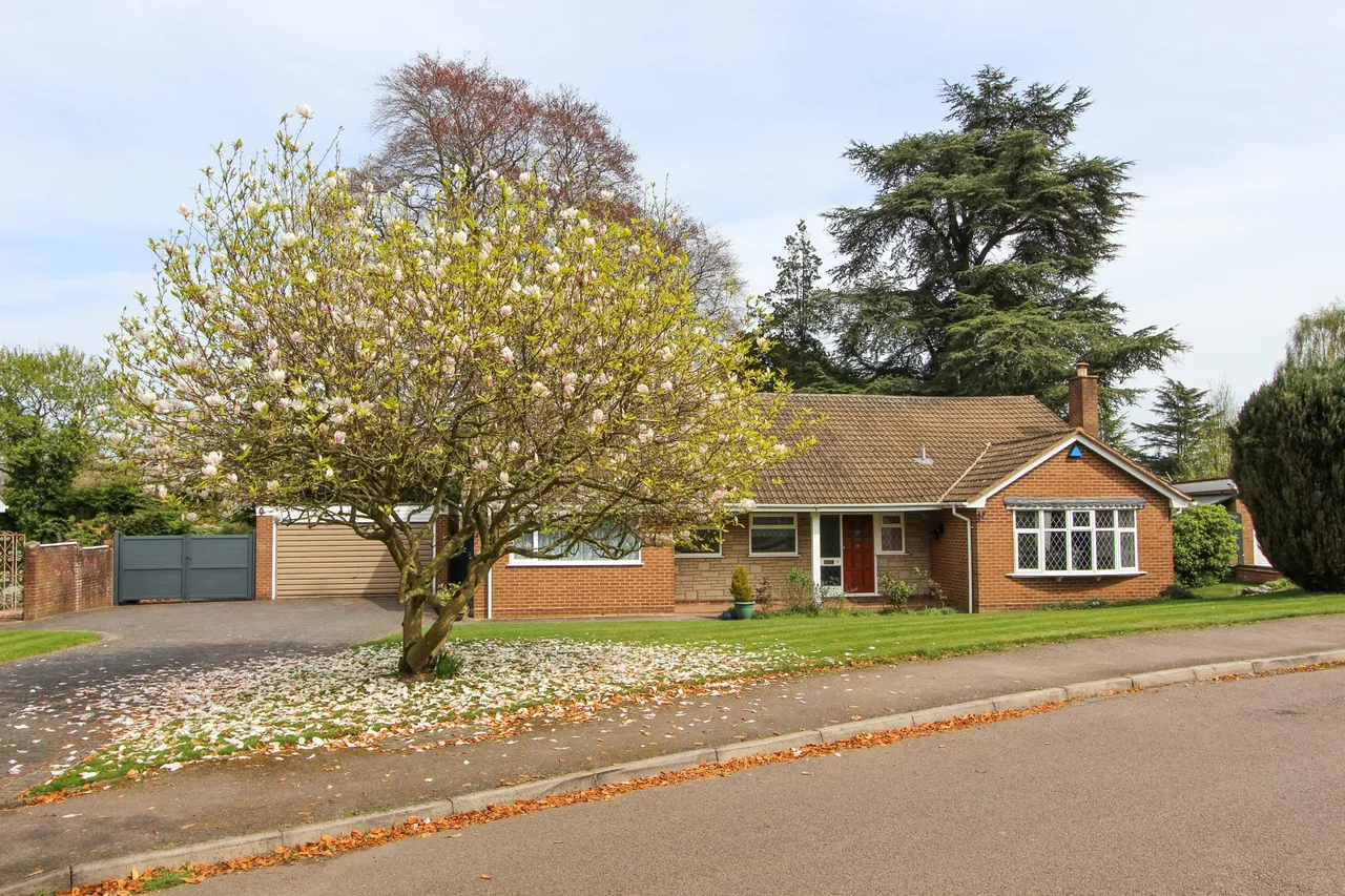 3 bed house for sale — Hampton Drive, Sutton Coldfield, Sutton Coldfield, B74 2SQ