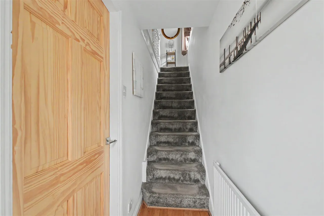 Hogarth Close, Stapleford, NG9, photo 9