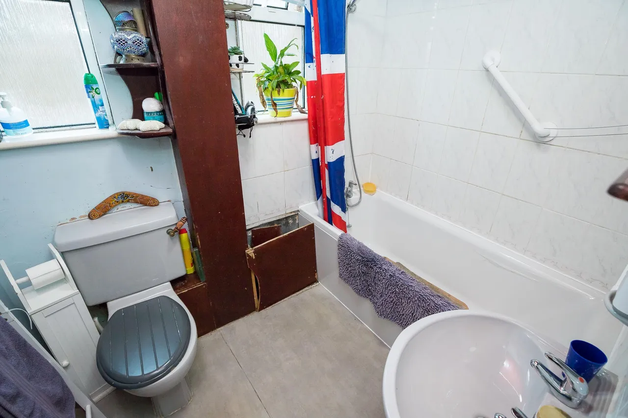 Ffordd Powell, Wrexham, LL11, photo 7