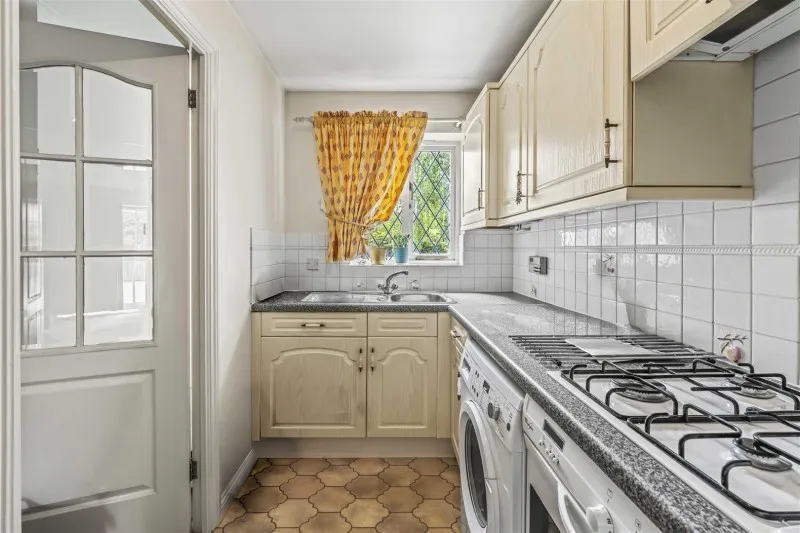 Draymans Way, Isleworth, photo 13