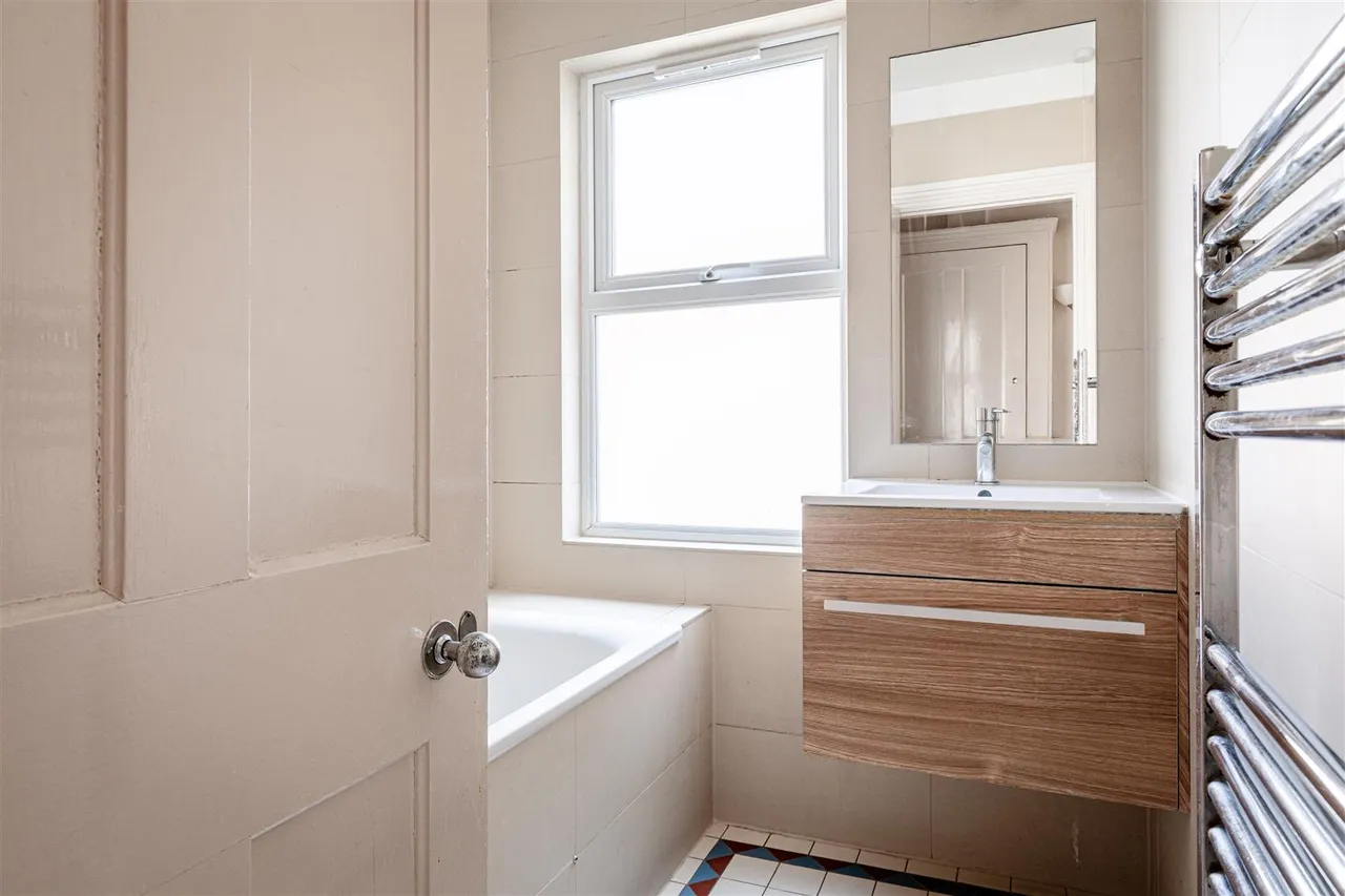Aldbourne Road, London, W12, photo 9