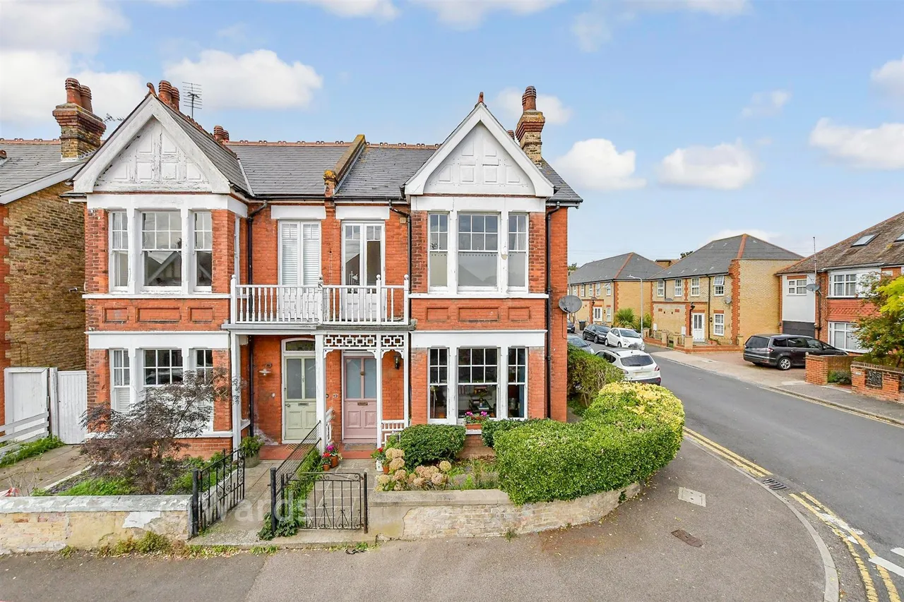 4 bed house for sale, Pierremont Avenue, Broadstairs, CT10