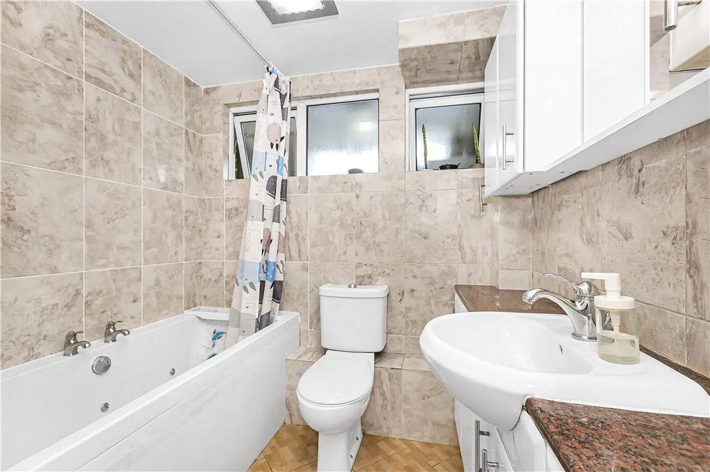 Field Lane, Brentford, TW8, photo 13