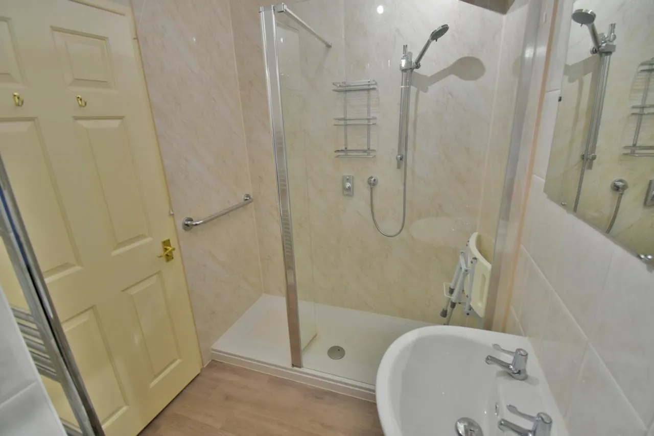 Milton Court, BH22, photo 7