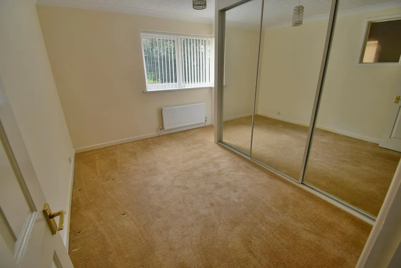 Milton Court, BH22, photo 6