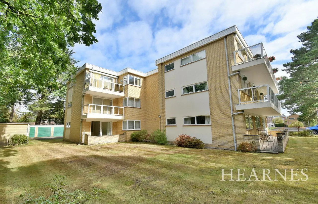 2 bed flat for sale, Milton Court, BH22