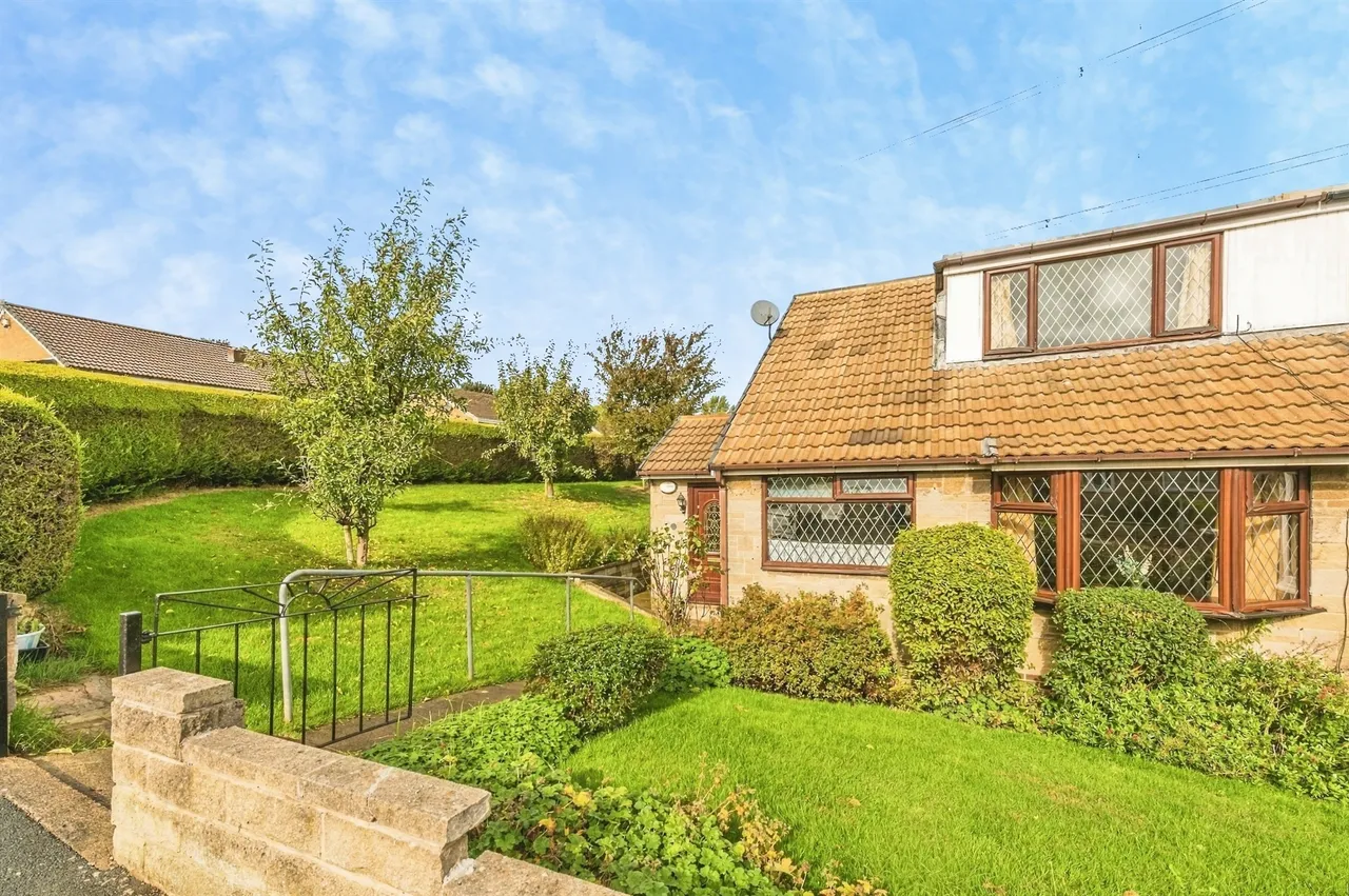 2 bed house for sale, Markfield Drive, Low Moor, BD12