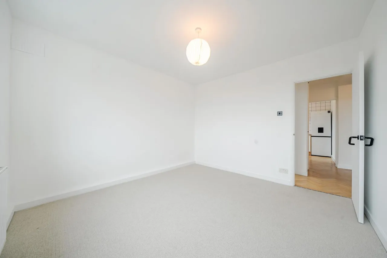 Iona Close, SE6, photo 12