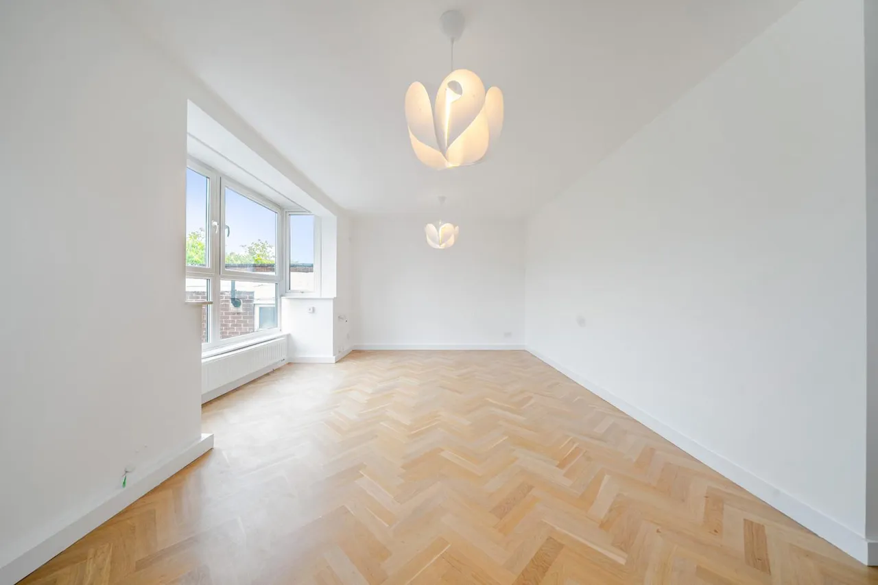 Iona Close, SE6, photo 8