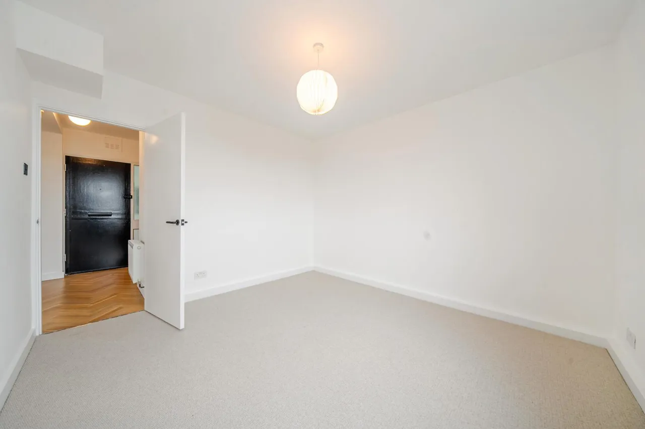 Iona Close, SE6, photo 11