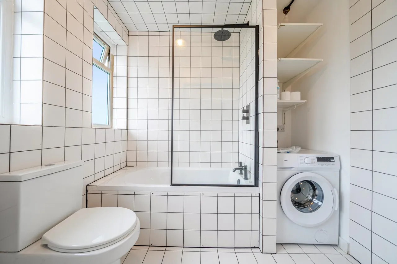 Iona Close, SE6, photo 7