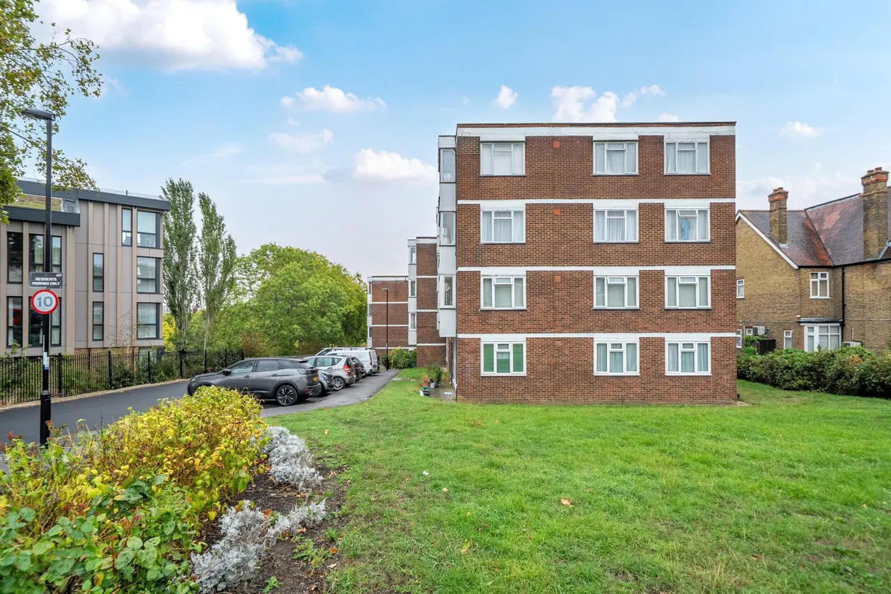 Iona Close, SE6, photo 9