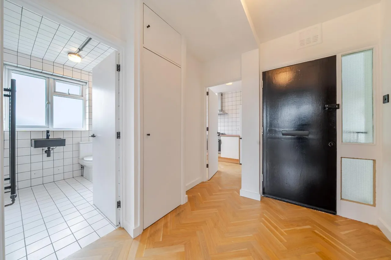 Iona Close, SE6, photo 15