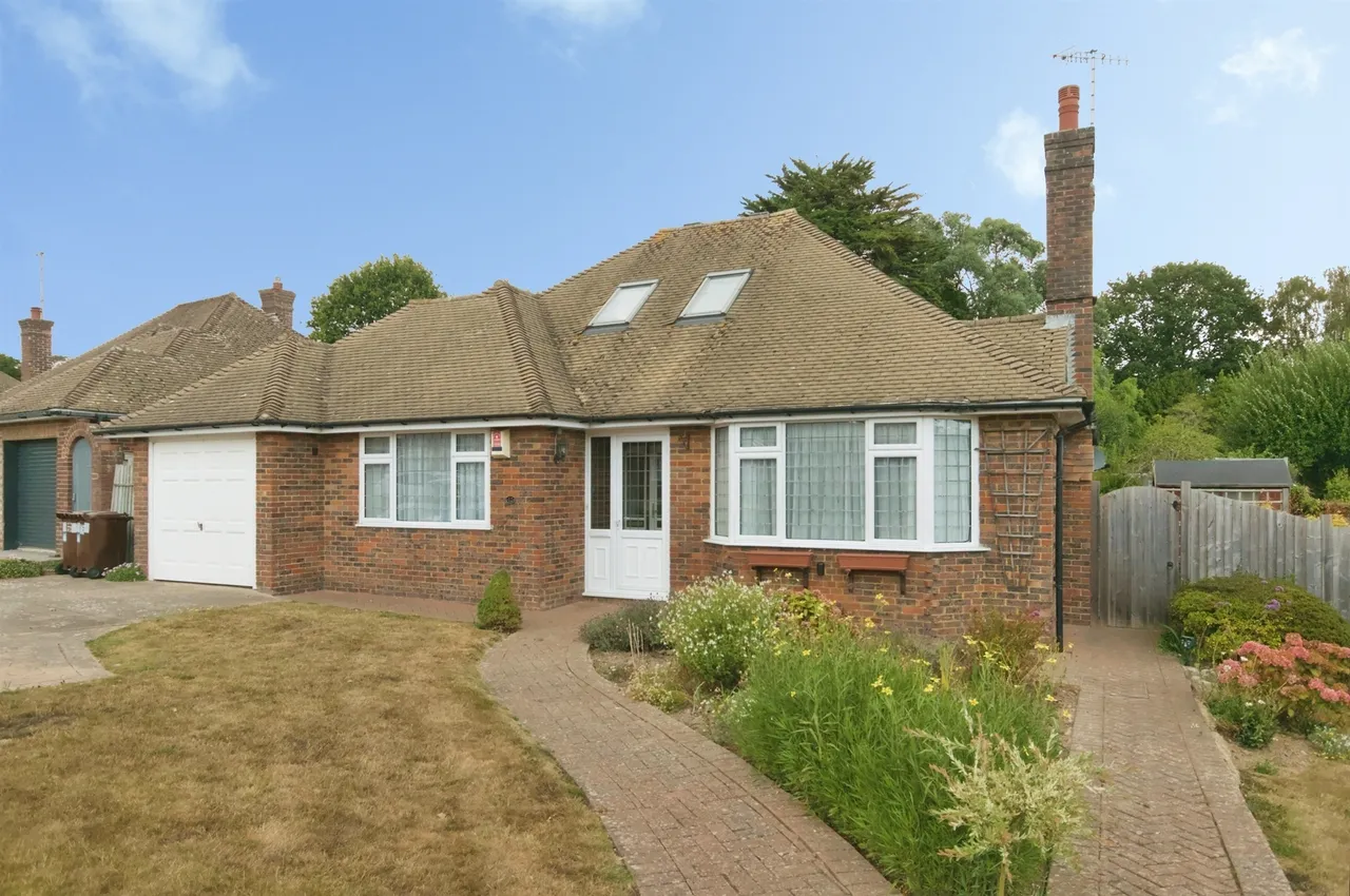 3 bed house for sale — Birkdale, Bexhill-On-Sea