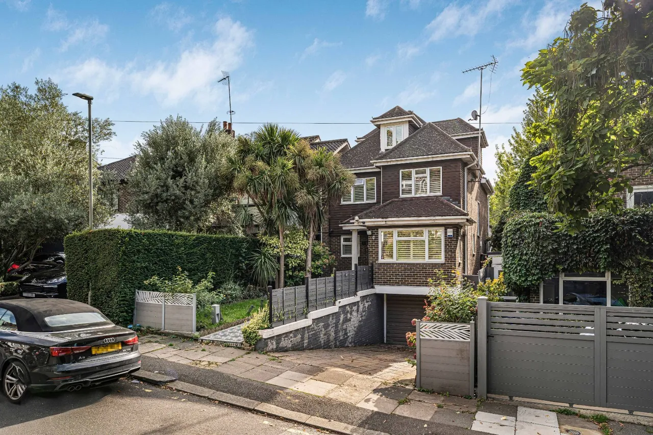 West Heath Gardens, Hampstead, NW3, photo 31