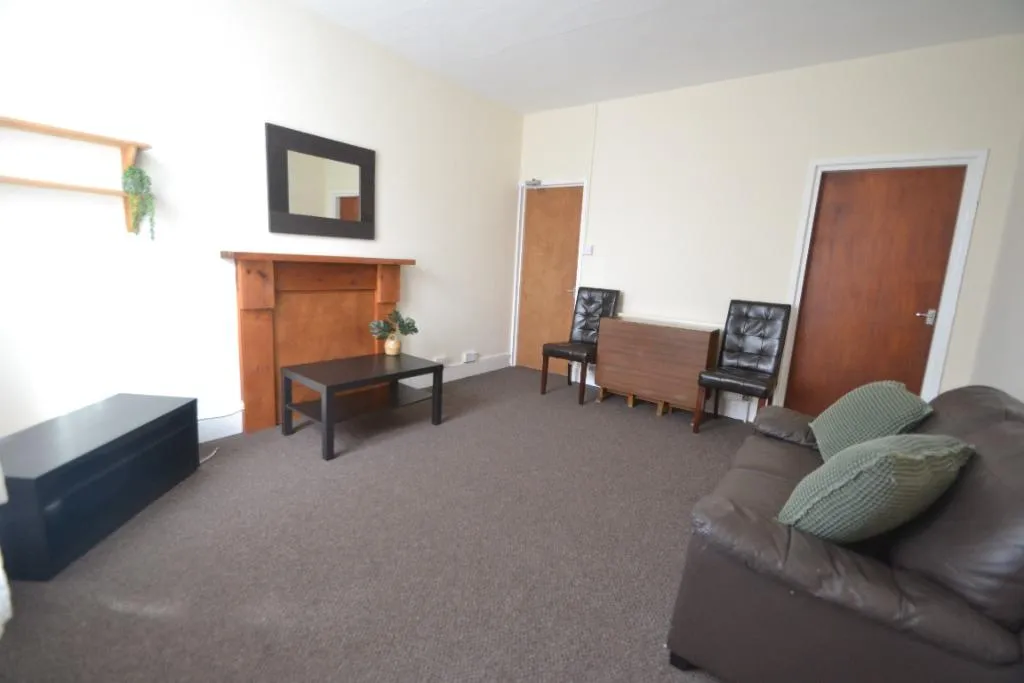 2 bed flat to rent, Henry Road, West Bridgford, NG2