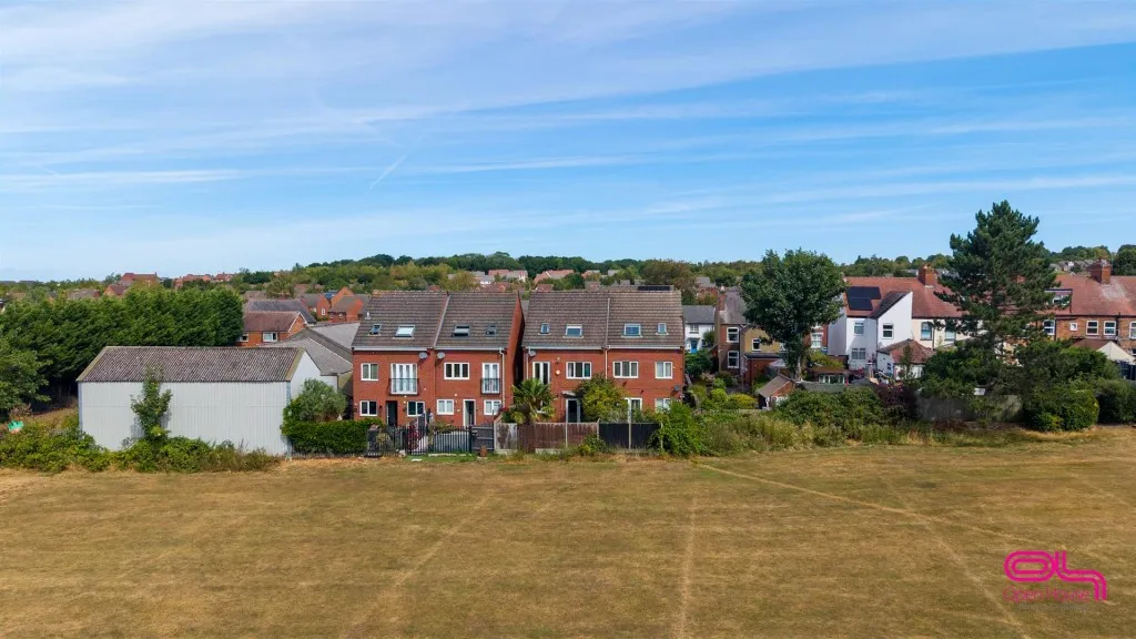 Fox Field, Castle Gresley, DE11, photo 33