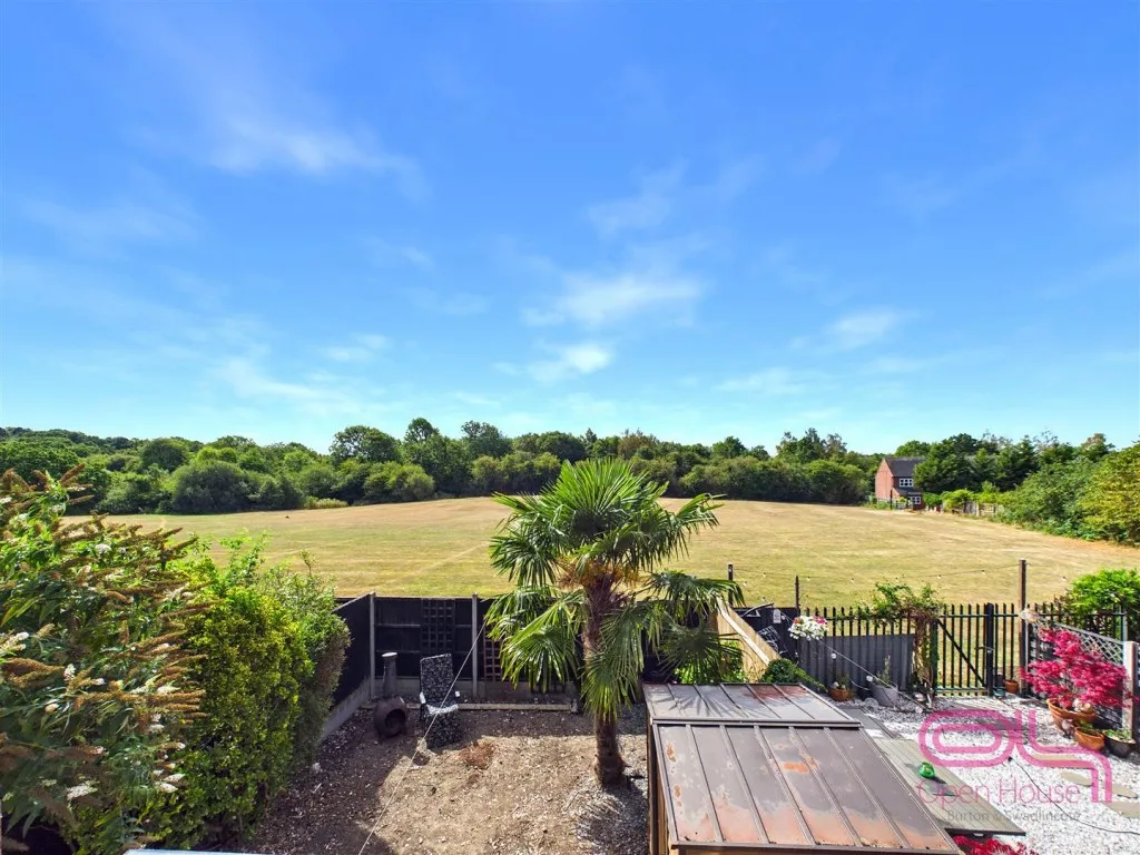 Fox Field, Castle Gresley, DE11, photo 18