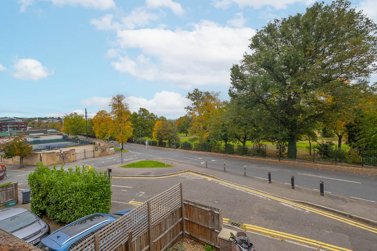 Somerset Road, London, SW19, photo 2