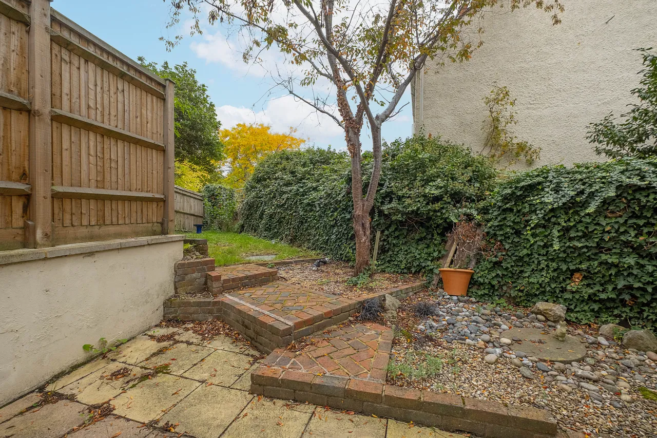 Somerset Road, London, SW19, photo 6