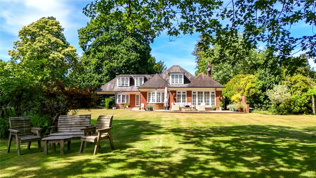4 bed house for sale, Hurn Court Lane, Hurn, BH23