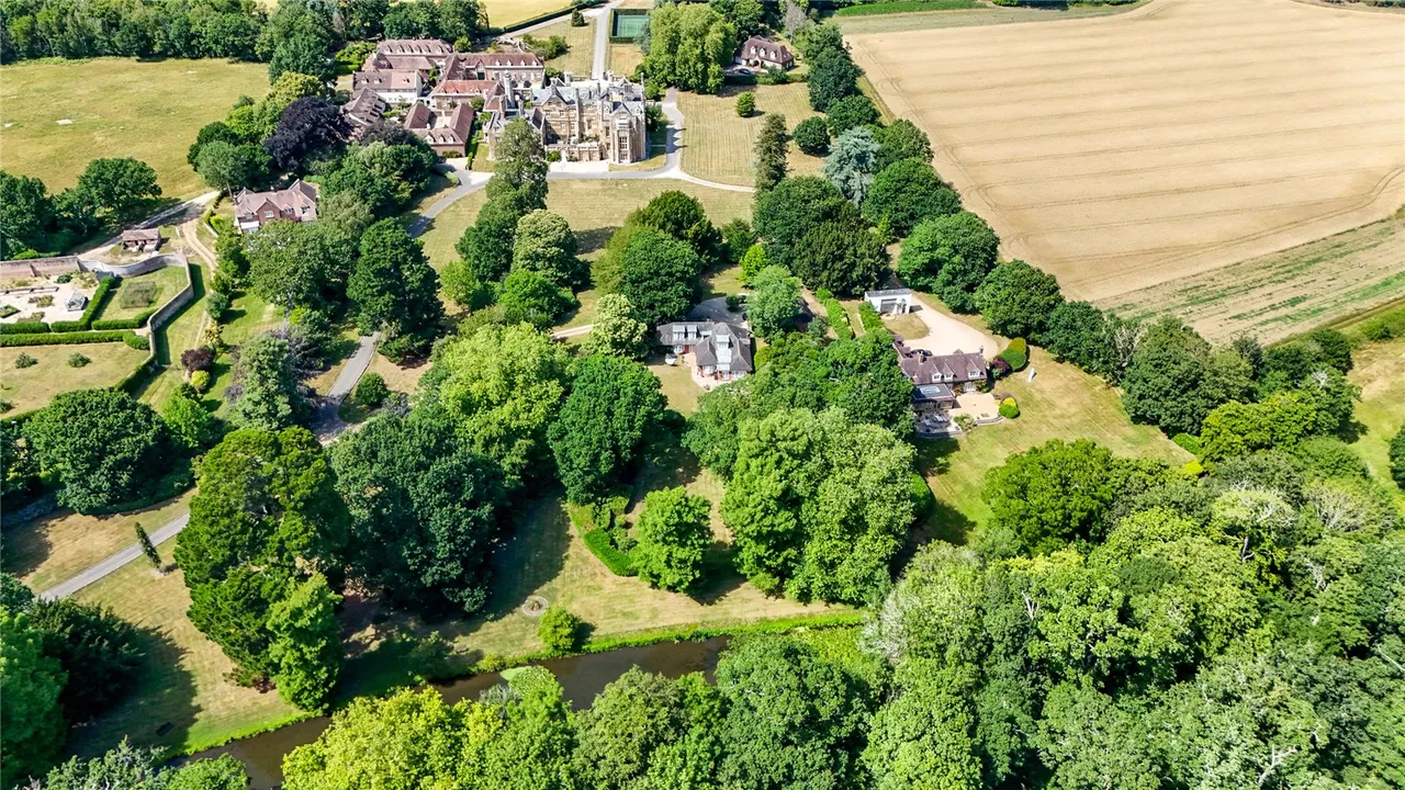 Hurn Court Lane, Hurn, BH23, photo 5
