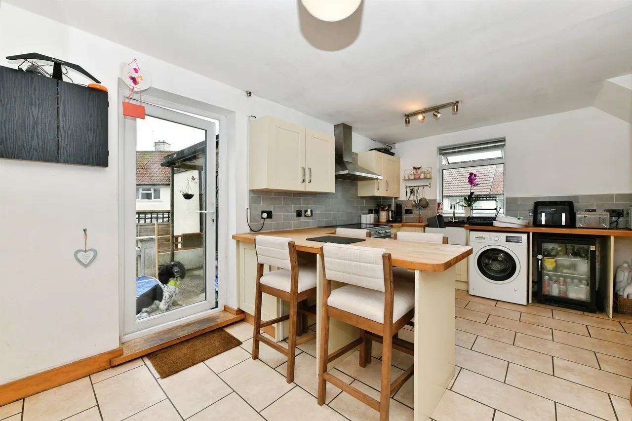 Sealey Crescent, Wells, BA5, photo 9